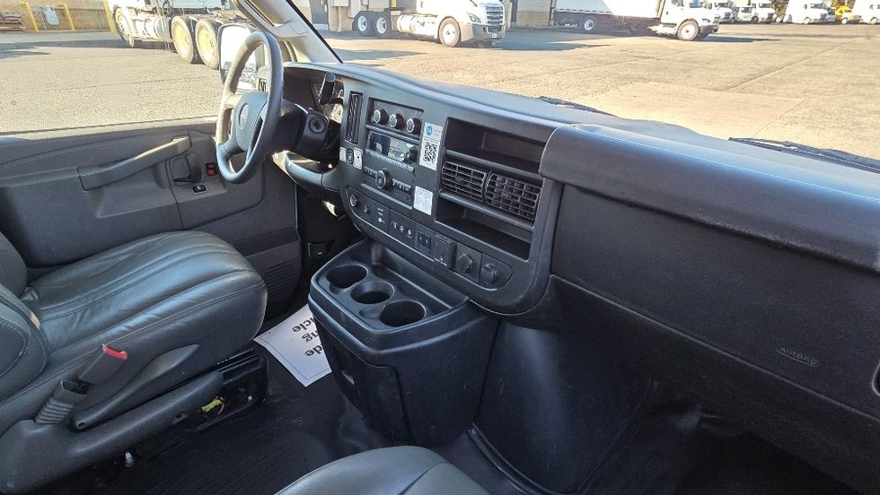 Light Duty Box Truck-Light and Medium Duty Trucks-GMC-2021-Savana G33503-Concord-NC-102,131\n\t\tmiles-$ 30,500 - Image 21