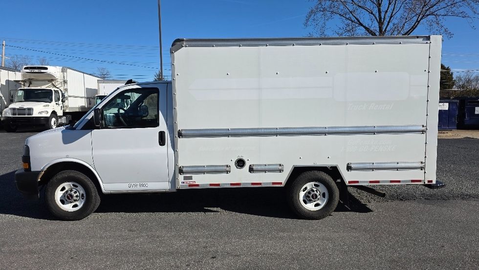 Light Duty Box Truck-Light and Medium Duty Trucks-GMC-2021-Savana G33503-Concord-NC-102,131\n\t\tmiles-$ 30,500 - Image 4