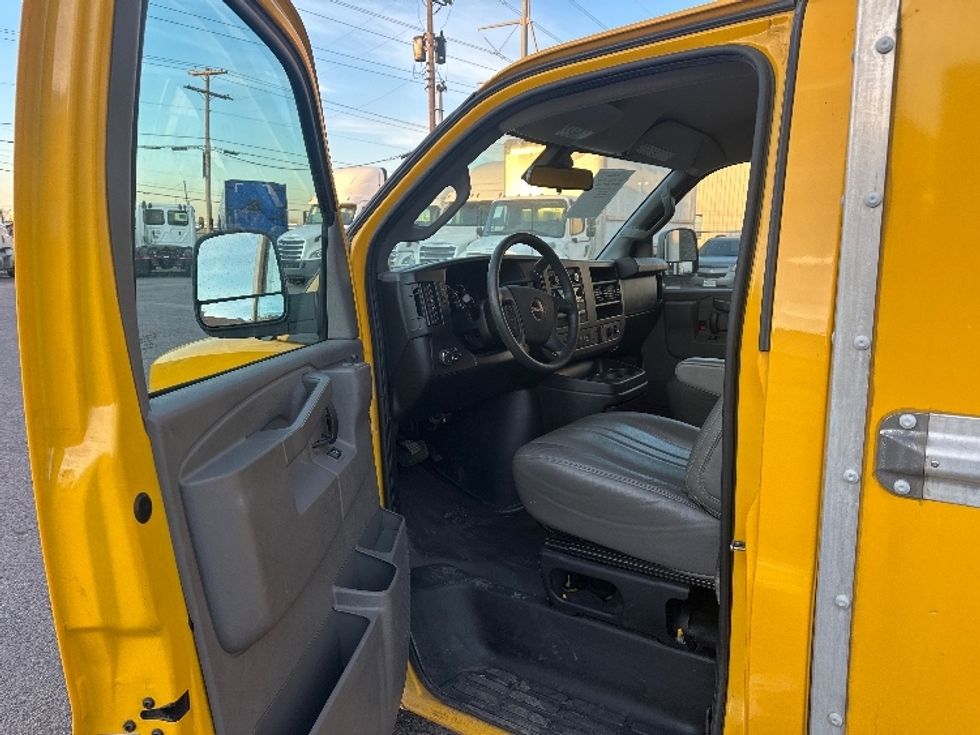 Light Duty Box Truck-Light and Medium Duty Trucks-GMC-2021-Savana G33503-Dallas-TX-107,103\n\t\tmiles-$ 25,500 - Image 15
