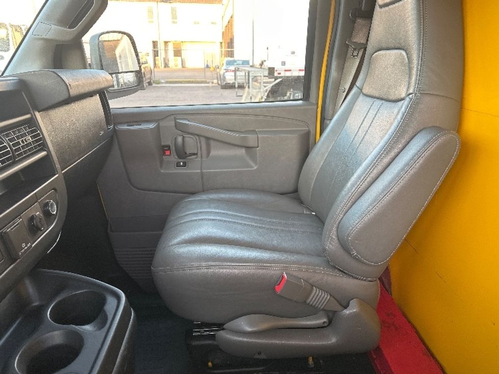 Light Duty Box Truck-Light and Medium Duty Trucks-GMC-2021-Savana G33503-Dallas-TX-107,103\n\t\tmiles-$ 25,500 - Image 18