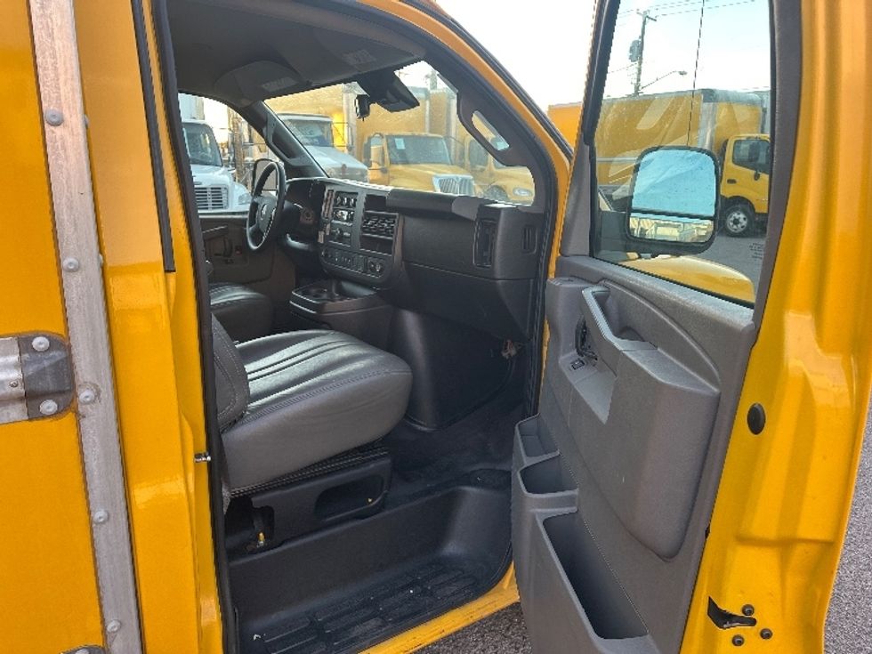 Light Duty Box Truck-Light and Medium Duty Trucks-GMC-2021-Savana G33503-Dallas-TX-107,103\n\t\tmiles-$ 25,500 - Image 19