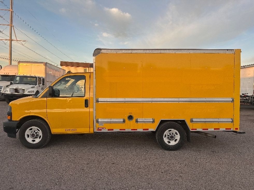 Light Duty Box Truck-Light and Medium Duty Trucks-GMC-2021-Savana G33503-Dallas-TX-107,103\n\t\tmiles-$ 25,500 - Image 4