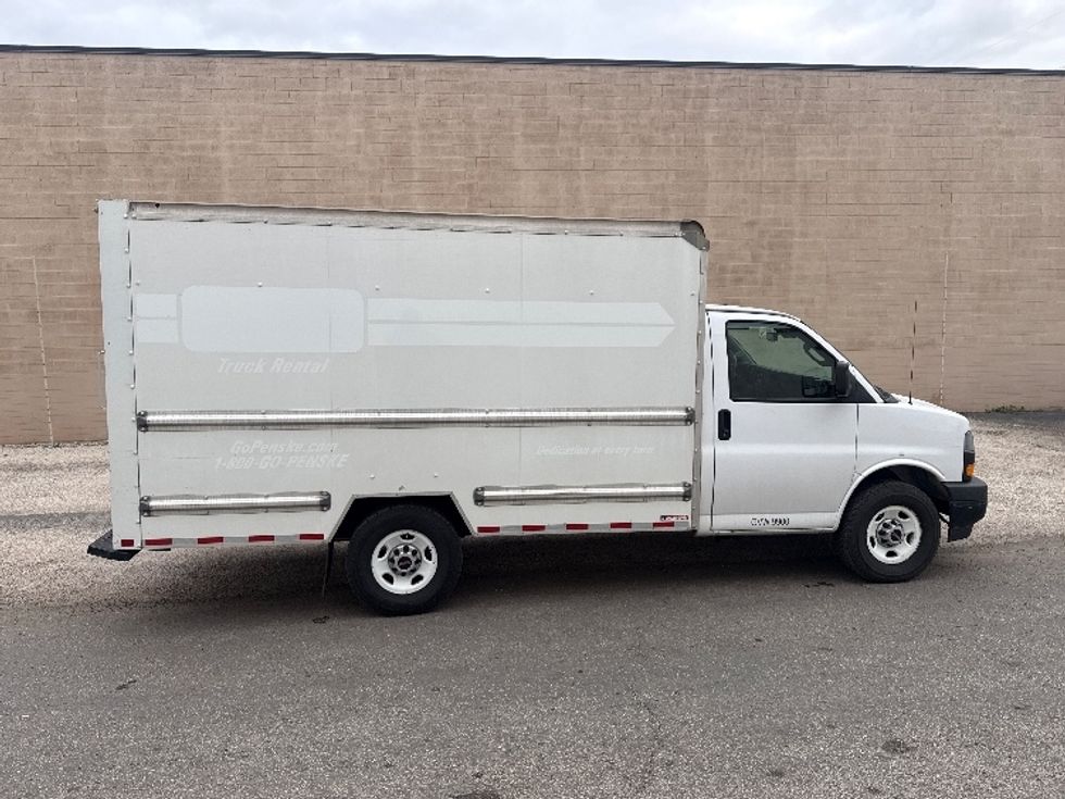 Light Duty Box Truck-Light and Medium Duty Trucks-GMC-2021-Savana G33503-Dallas-TX-107,535\n\t\tmiles-$ 28,000 - Image 15