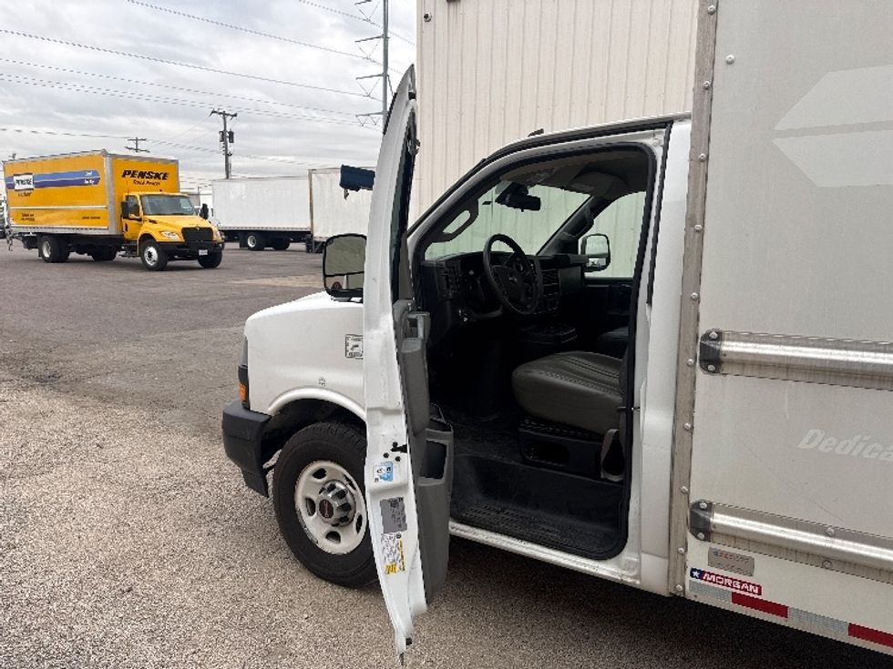 Light Duty Box Truck-Light and Medium Duty Trucks-GMC-2021-Savana G33503-Dallas-TX-107,535\n\t\tmiles-$ 28,000 - Image 16