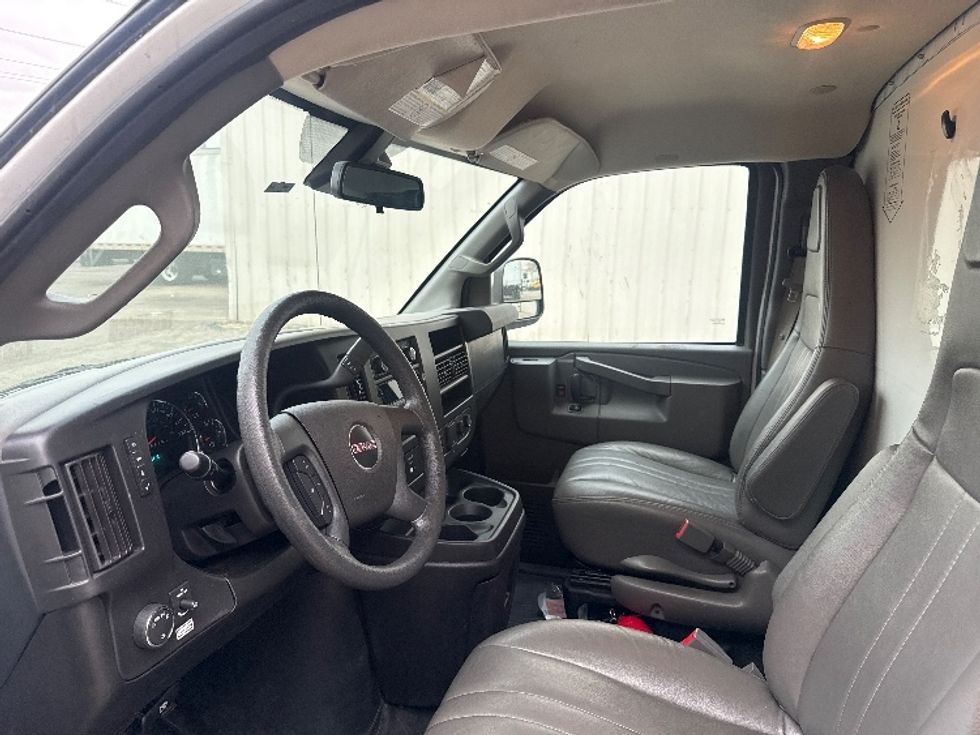 Light Duty Box Truck-Light and Medium Duty Trucks-GMC-2021-Savana G33503-Dallas-TX-107,535\n\t\tmiles-$ 28,000 - Image 17