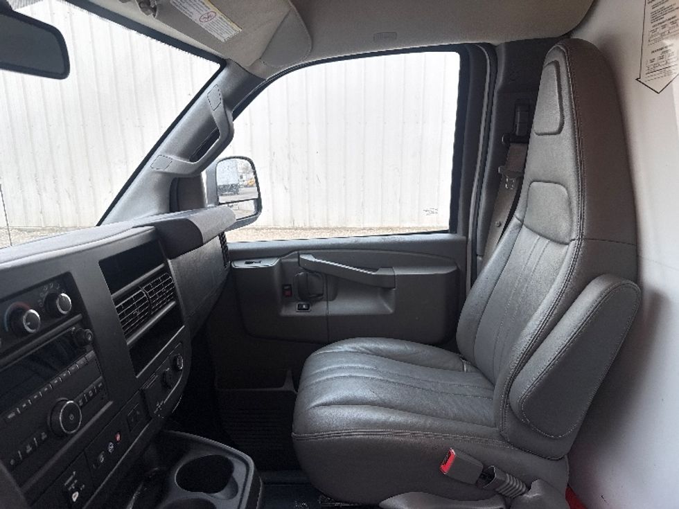 Light Duty Box Truck-Light and Medium Duty Trucks-GMC-2021-Savana G33503-Dallas-TX-107,535\n\t\tmiles-$ 28,000 - Image 19