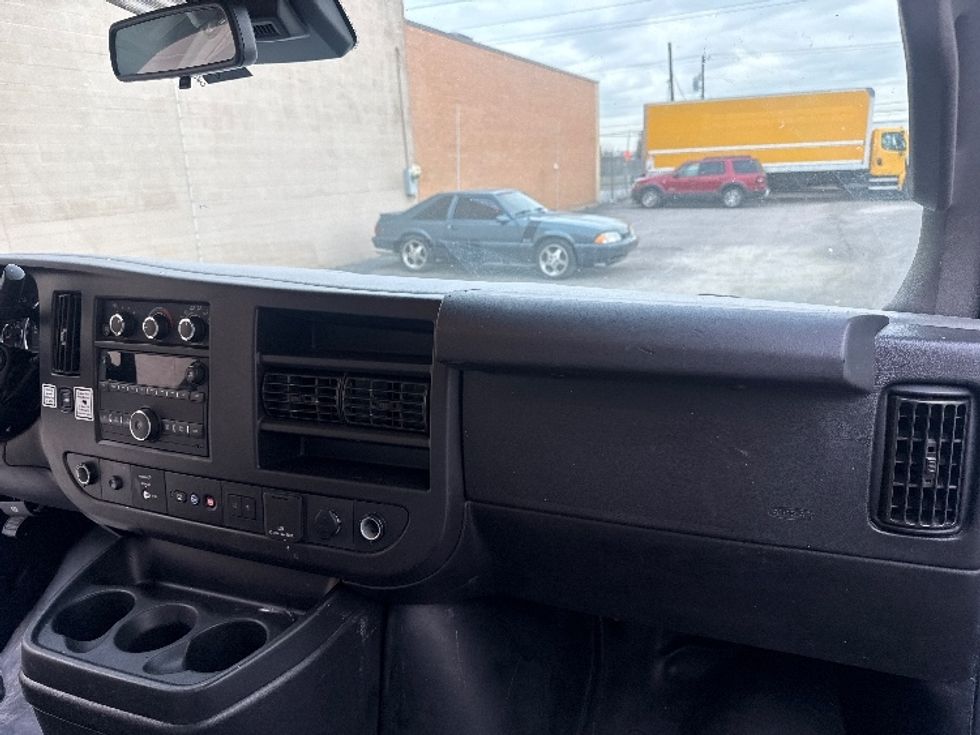 Light Duty Box Truck-Light and Medium Duty Trucks-GMC-2021-Savana G33503-Dallas-TX-107,535\n\t\tmiles-$ 28,000 - Image 21