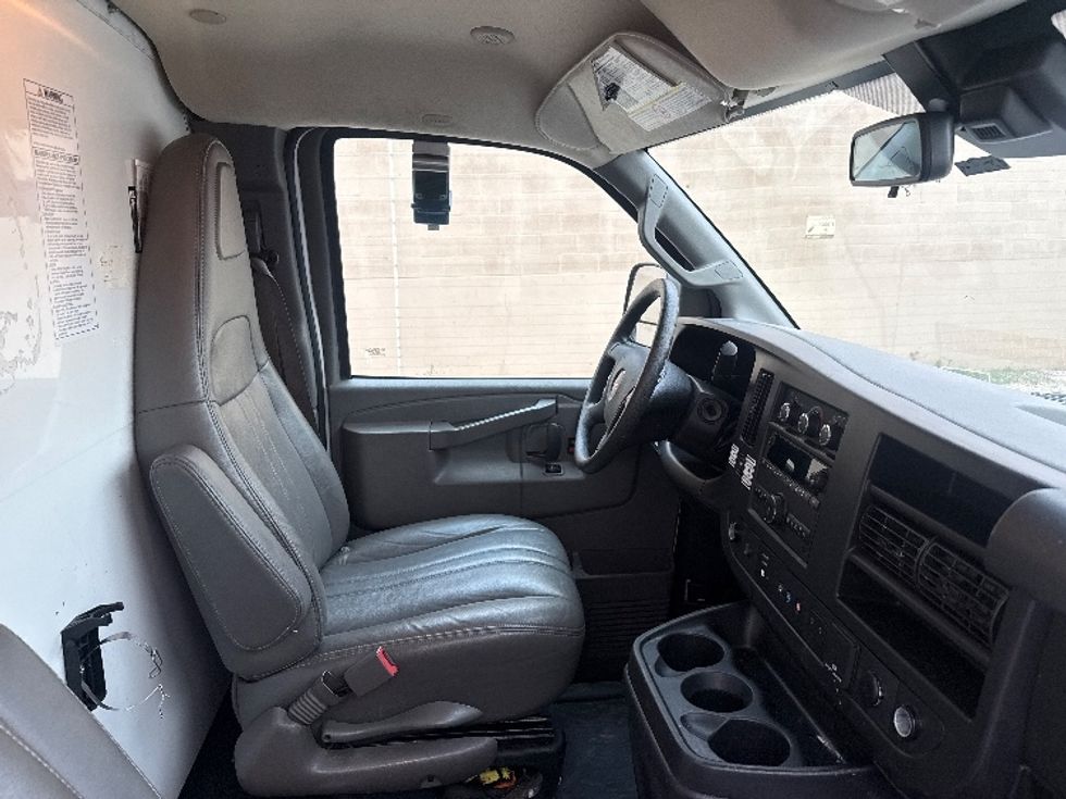 Light Duty Box Truck-Light and Medium Duty Trucks-GMC-2021-Savana G33503-Dallas-TX-107,535\n\t\tmiles-$ 28,000 - Image 22