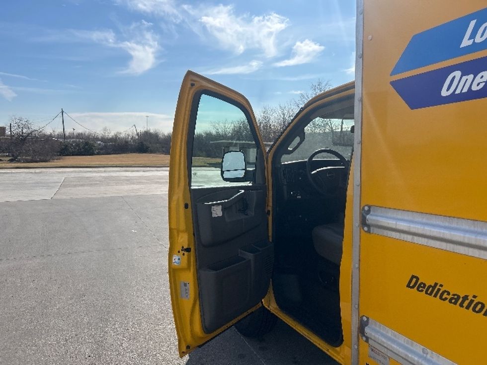 Light Duty Box Truck-Light and Medium Duty Trucks-GMC-2021-Savana G33503-Dallas-TX-127,233\n\t\tmiles-$ 23,250 - Image 15