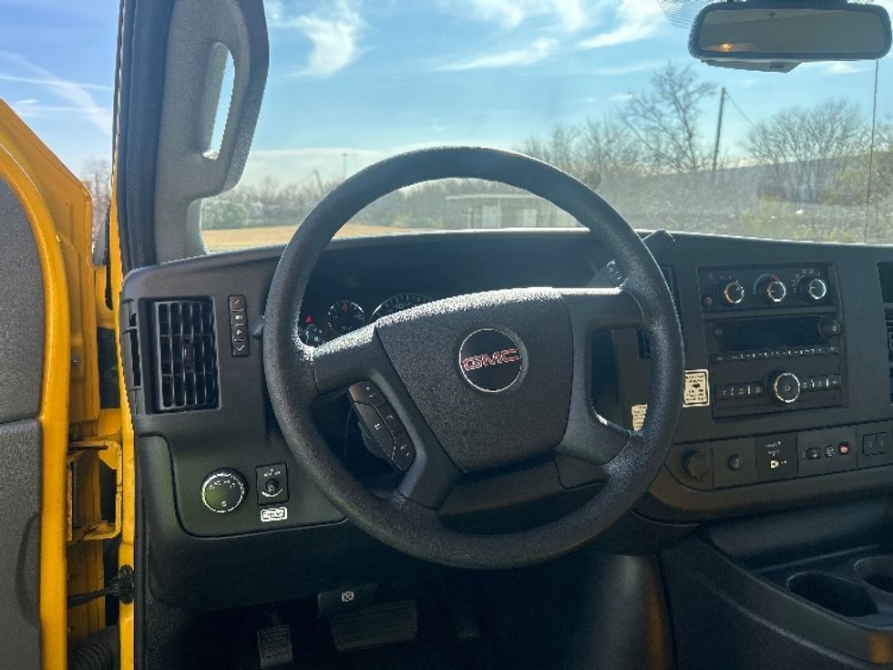 Light Duty Box Truck-Light and Medium Duty Trucks-GMC-2021-Savana G33503-Dallas-TX-127,233\n\t\tmiles-$ 23,250 - Image 17