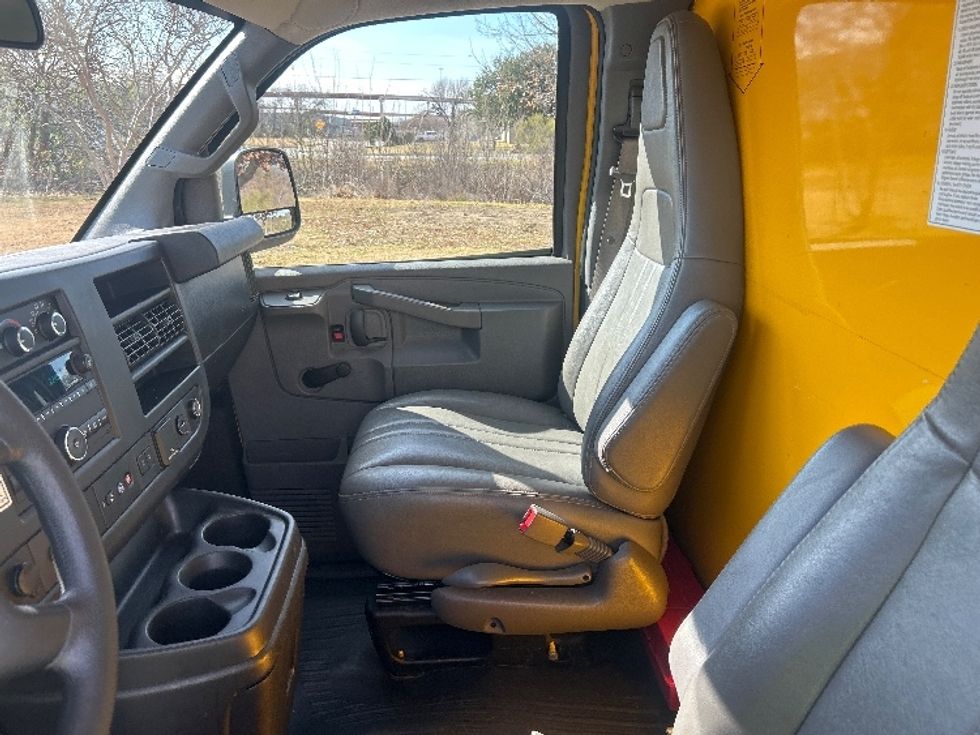 Light Duty Box Truck-Light and Medium Duty Trucks-GMC-2021-Savana G33503-Dallas-TX-127,233\n\t\tmiles-$ 23,250 - Image 18