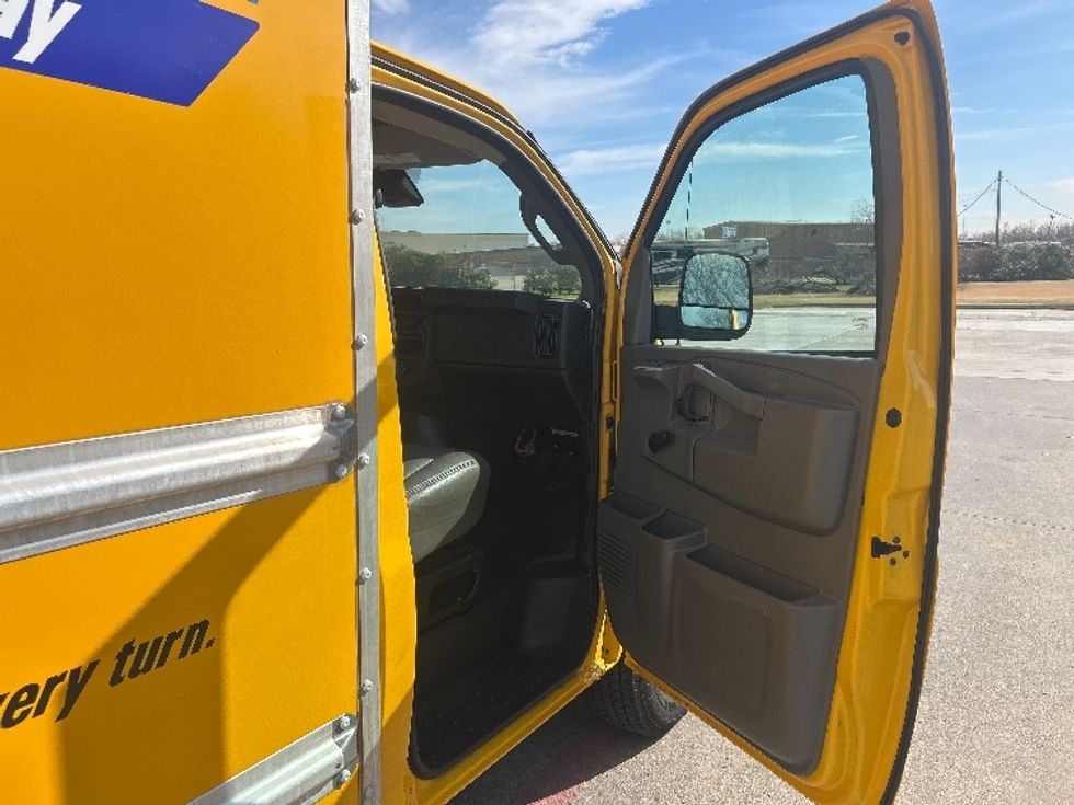 Light Duty Box Truck-Light and Medium Duty Trucks-GMC-2021-Savana G33503-Dallas-TX-127,233\n\t\tmiles-$ 23,250 - Image 19