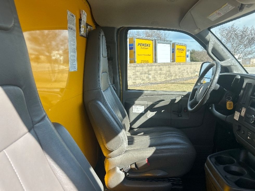 Light Duty Box Truck-Light and Medium Duty Trucks-GMC-2021-Savana G33503-Dallas-TX-127,233\n\t\tmiles-$ 23,250 - Image 21