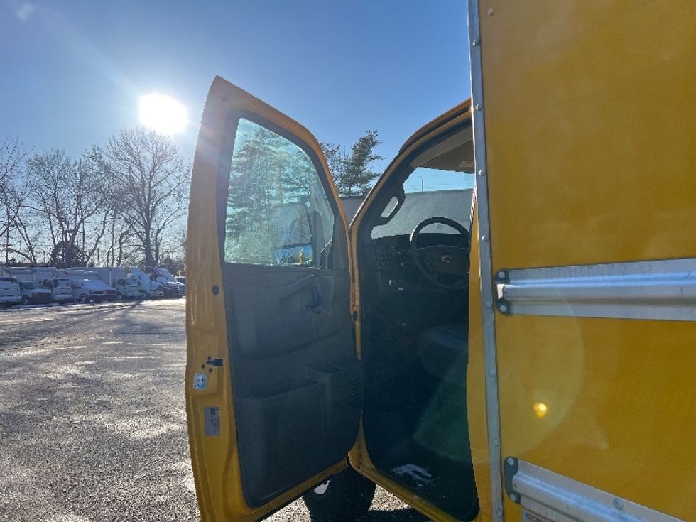 Light Duty Box Truck-Light and Medium Duty Trucks-GMC-2021-Savana G33503-Dayton-NJ-102,909\n\t\tmiles-$ 25,250 - Image 15