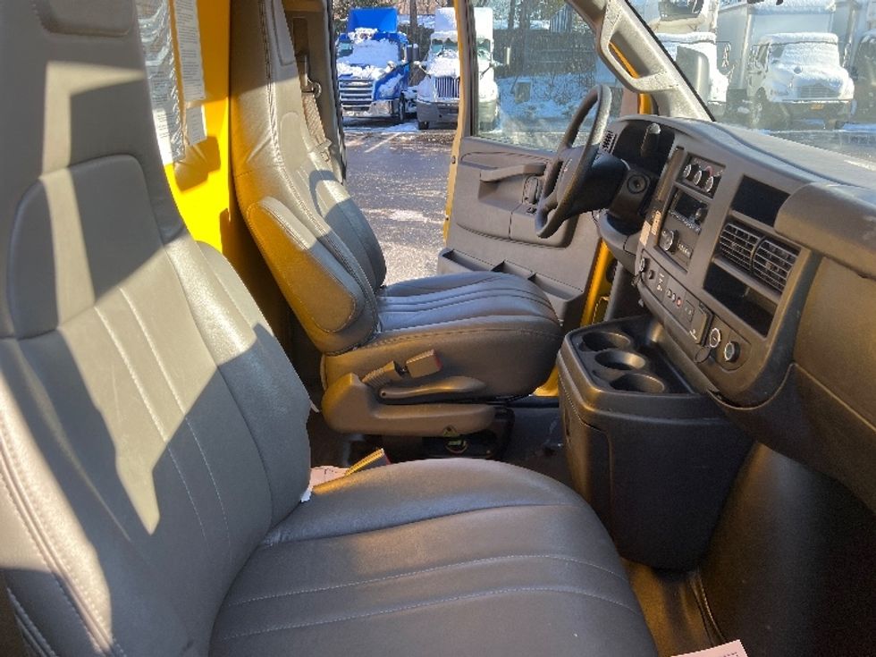 Light Duty Box Truck-Light and Medium Duty Trucks-GMC-2021-Savana G33503-Dayton-NJ-102,909\n\t\tmiles-$ 25,250 - Image 21