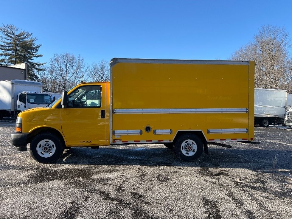 Light Duty Box Truck-Light and Medium Duty Trucks-GMC-2021-Savana G33503-Dayton-NJ-102,909\n\t\tmiles-$ 25,250 - Image 4