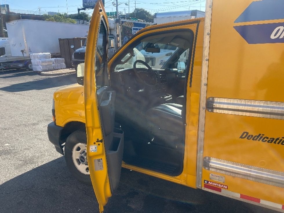 Light Duty Box Truck-Light and Medium Duty Trucks-GMC-2021-Savana G33503-Dayton-NJ-116,066\n\t\tmiles-$ 22,250 - Image 15