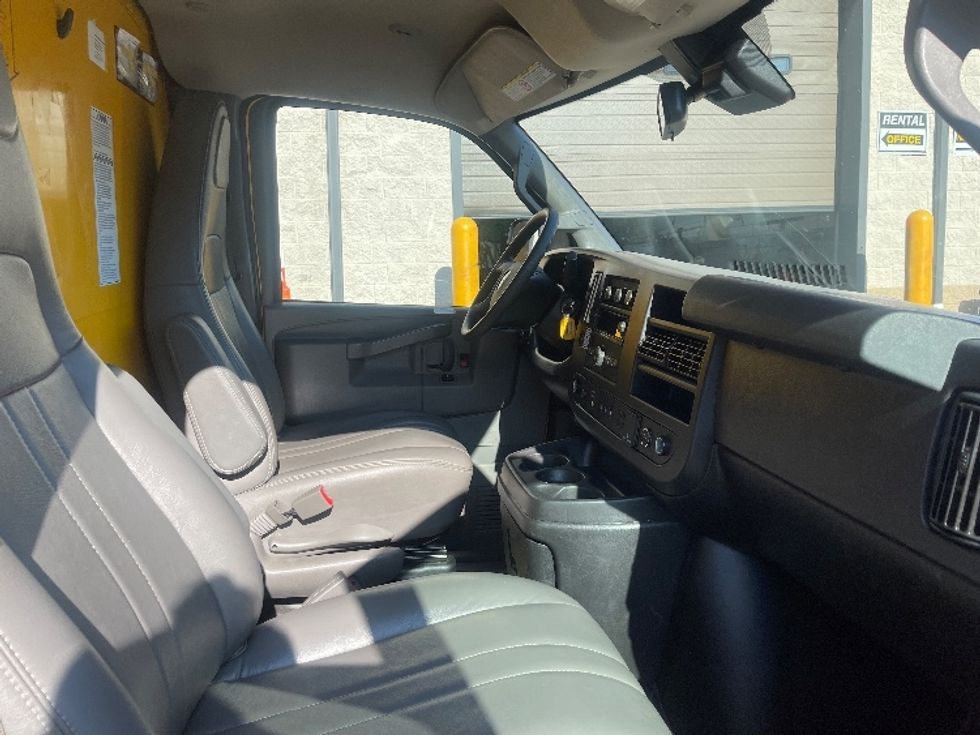Light Duty Box Truck-Light and Medium Duty Trucks-GMC-2021-Savana G33503-Dayton-NJ-116,066\n\t\tmiles-$ 22,250 - Image 21