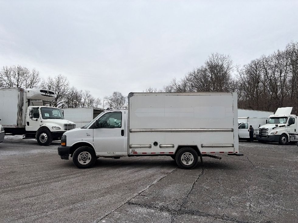 Light Duty Box Truck-Light and Medium Duty Trucks-GMC-2021-Savana G33503-Dayton-NJ-98,865\n\t\tmiles-$ 28,250 - Image 4