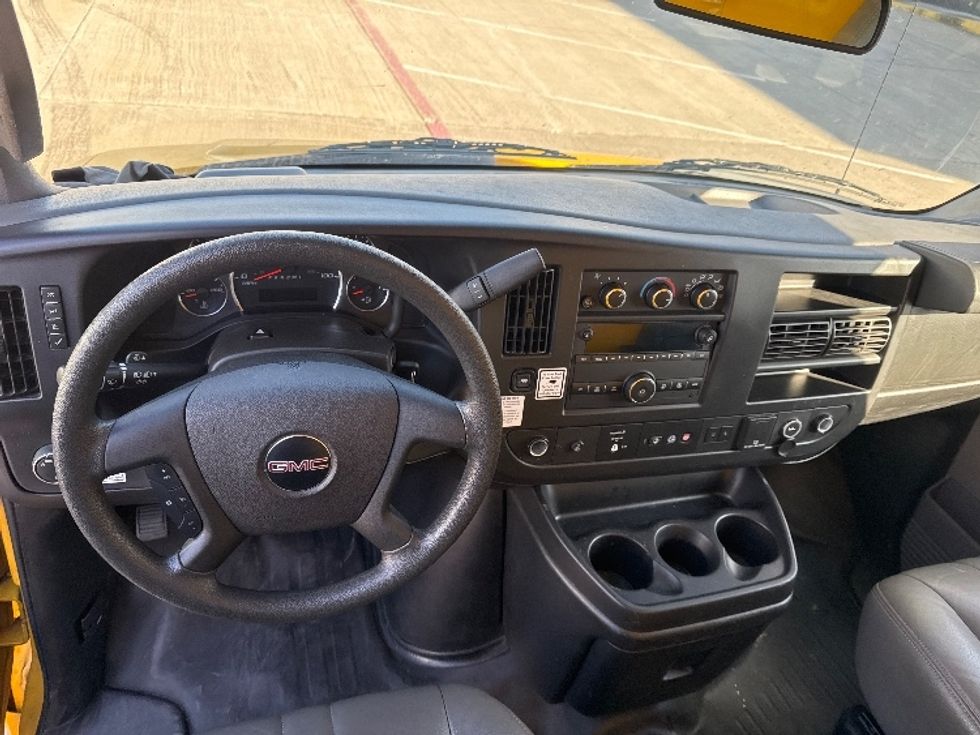 Light Duty Box Truck-Light and Medium Duty Trucks-GMC-2021-Savana G33503-Denton-TX-113,871\n\t\tmiles-$ 24,750 - Image 18