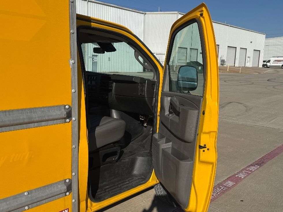 Light Duty Box Truck-Light and Medium Duty Trucks-GMC-2021-Savana G33503-Denton-TX-113,871\n\t\tmiles-$ 24,750 - Image 20