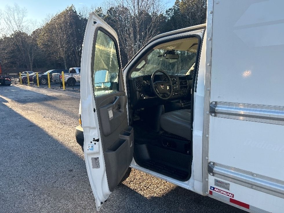 Light Duty Box Truck-Light and Medium Duty Trucks-GMC-2021-Savana G33503-Duluth-GA-92,678\n\t\tmiles-$ 31,000 - Image 15