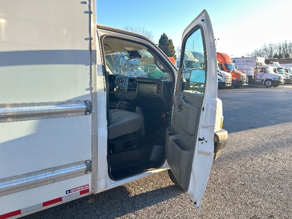 Light Duty Box Truck-Light and Medium Duty Trucks-GMC-2021-Savana G33503-Duluth-GA-92,678\n\t\tmiles-$ 31,000 - Image 19