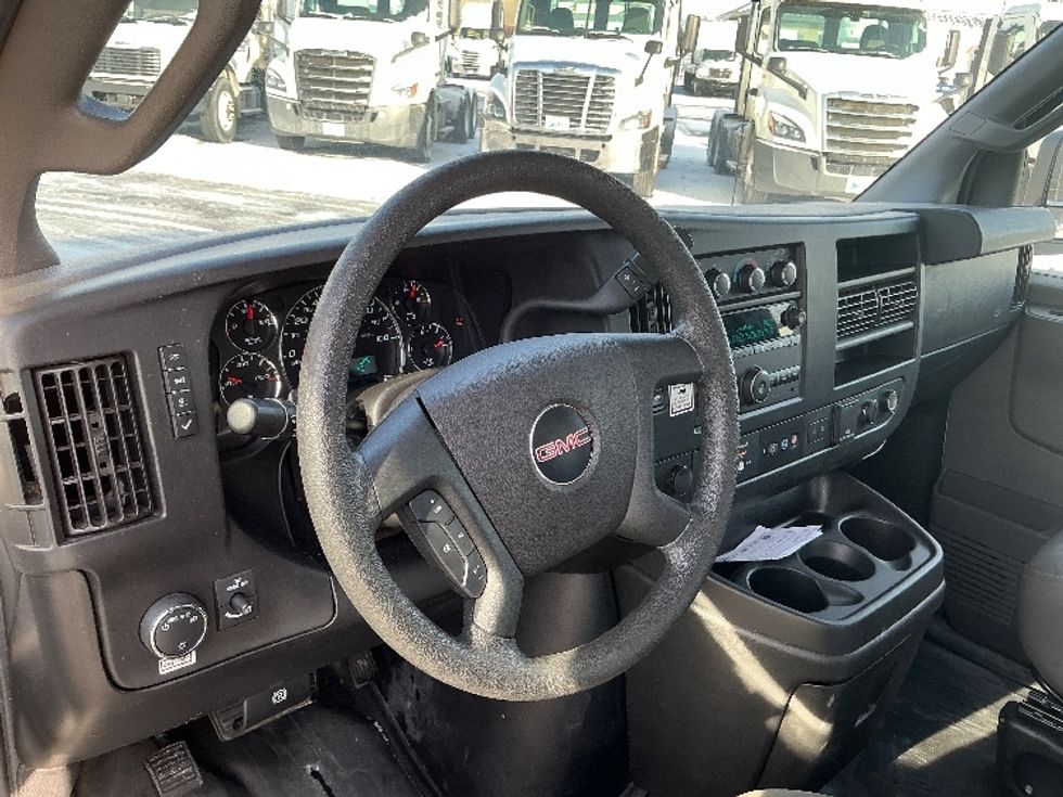 Light Duty Box Truck-Light and Medium Duty Trucks-GMC-2021-Savana G33503-East Chicago-IN-105,554\n\t\tmiles-$ 28,750 - Image 16