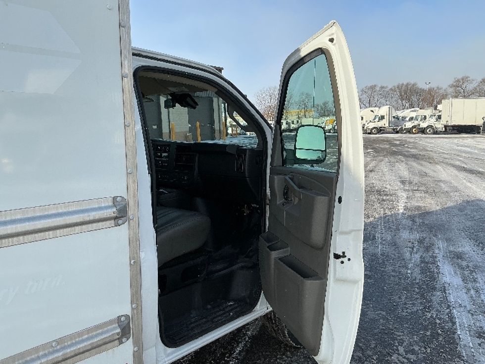 Light Duty Box Truck-Light and Medium Duty Trucks-GMC-2021-Savana G33503-East Chicago-IN-105,554\n\t\tmiles-$ 28,750 - Image 19