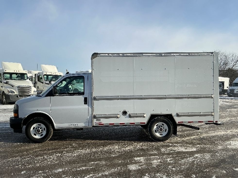Light Duty Box Truck-Light and Medium Duty Trucks-GMC-2021-Savana G33503-East Chicago-IN-105,554\n\t\tmiles-$ 28,750 - Image 4