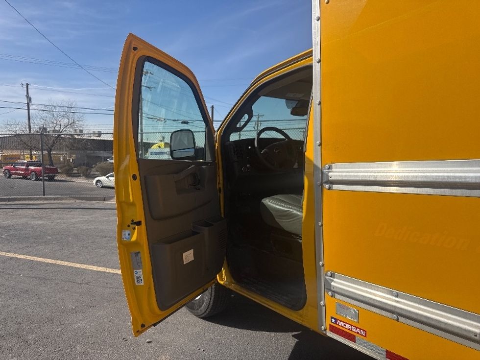 Light Duty Box Truck-Light and Medium Duty Trucks-GMC-2021-Savana G33503-El Paso-TX-105,502\n\t\tmiles-$ 27,250 - Image 13