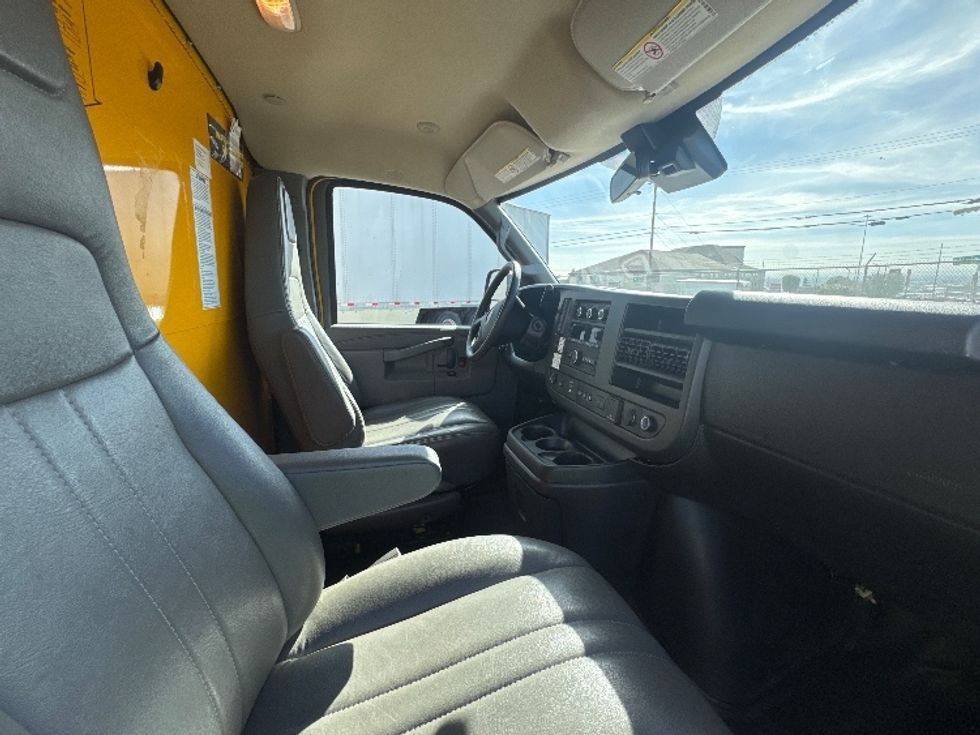 Light Duty Box Truck-Light and Medium Duty Trucks-GMC-2021-Savana G33503-El Paso-TX-105,502\n\t\tmiles-$ 27,250 - Image 19