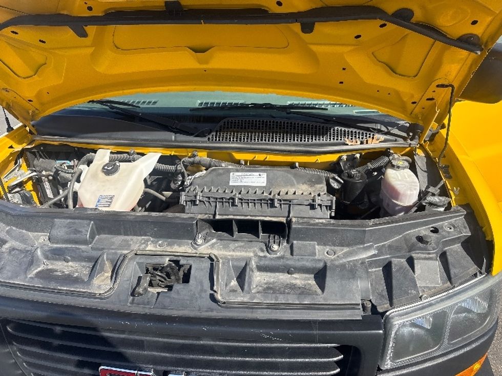 Light Duty Box Truck-Light and Medium Duty Trucks-GMC-2021-Savana G33503-El Paso-TX-105,502\n\t\tmiles-$ 27,250 - Image 21