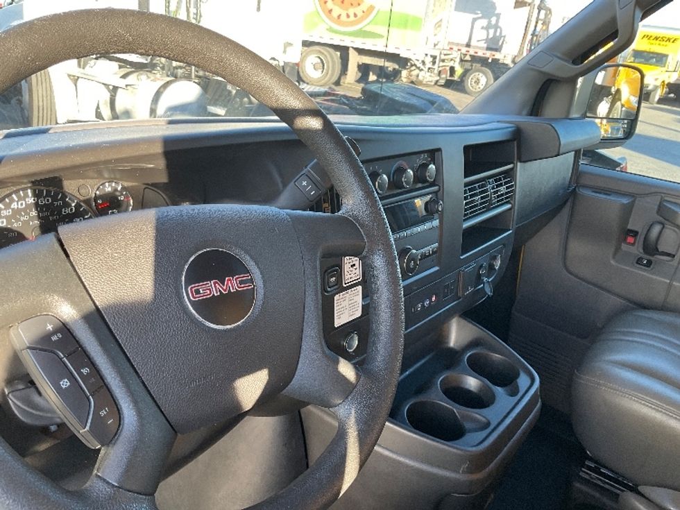 Light Duty Box Truck-Light and Medium Duty Trucks-GMC-2021-Savana G33503-El Paso-TX-105,551\n\t\tmiles-$ 27,250 - Image 16