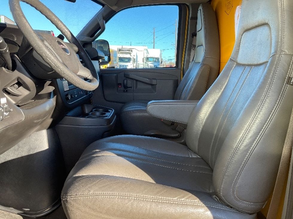 Light Duty Box Truck-Light and Medium Duty Trucks-GMC-2021-Savana G33503-El Paso-TX-105,551\n\t\tmiles-$ 27,250 - Image 17