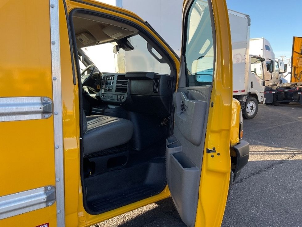 Light Duty Box Truck-Light and Medium Duty Trucks-GMC-2021-Savana G33503-El Paso-TX-105,551\n\t\tmiles-$ 27,250 - Image 18