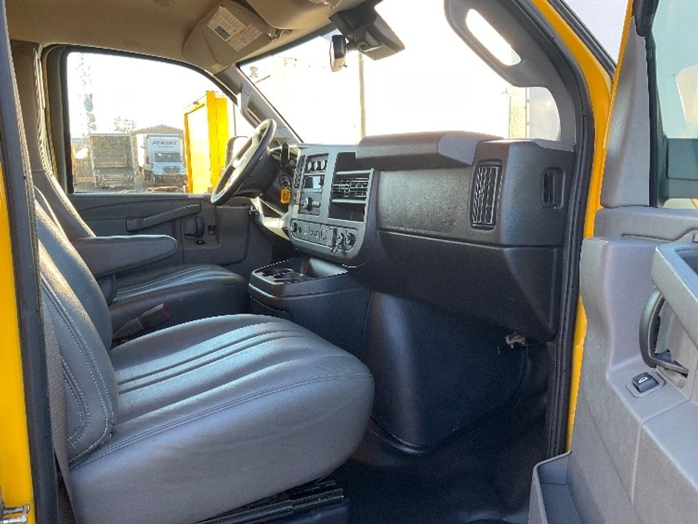 Light Duty Box Truck-Light and Medium Duty Trucks-GMC-2021-Savana G33503-El Paso-TX-105,551\n\t\tmiles-$ 27,250 - Image 20