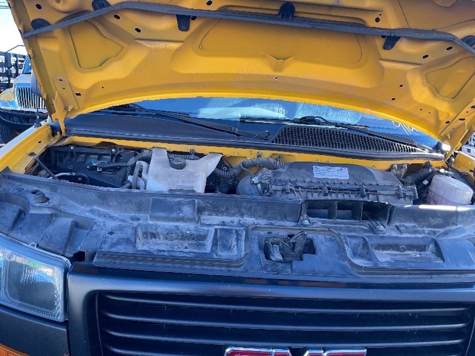 Light Duty Box Truck-Light and Medium Duty Trucks-GMC-2021-Savana G33503-El Paso-TX-105,551\n\t\tmiles-$ 27,250 - Image 21