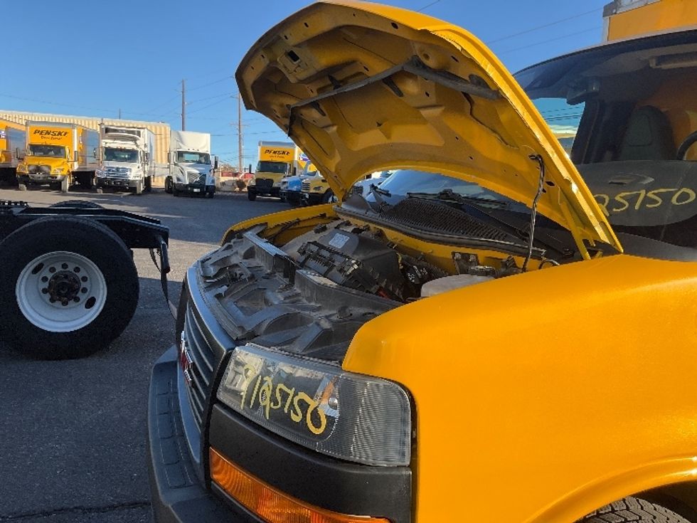 Light Duty Box Truck-Light and Medium Duty Trucks-GMC-2021-Savana G33503-El Paso-TX-105,551\n\t\tmiles-$ 27,250 - Image 22