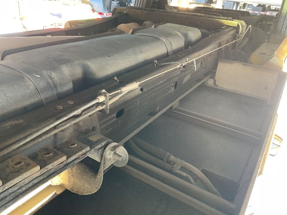 Light Duty Box Truck-Light and Medium Duty Trucks-GMC-2021-Savana G33503-El Paso-TX-105,551\n\t\tmiles-$ 27,250 - Image 4