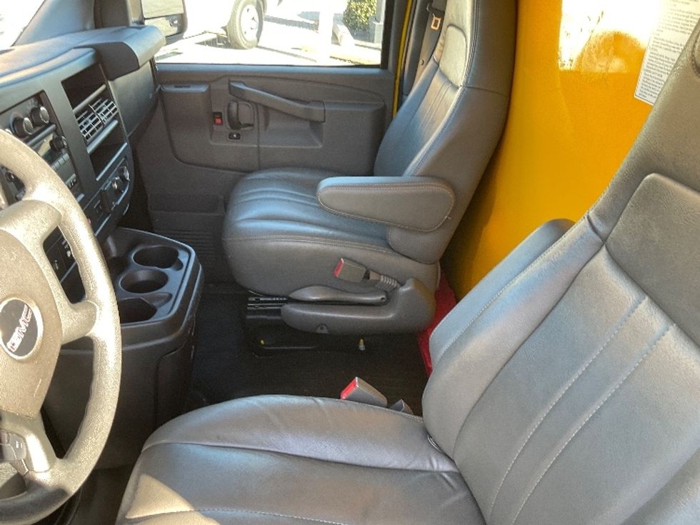 Light Duty Box Truck-Light and Medium Duty Trucks-GMC-2021-Savana G33503-El Paso-TX-109,543\n\t\tmiles-$ 26,750 - Image 16