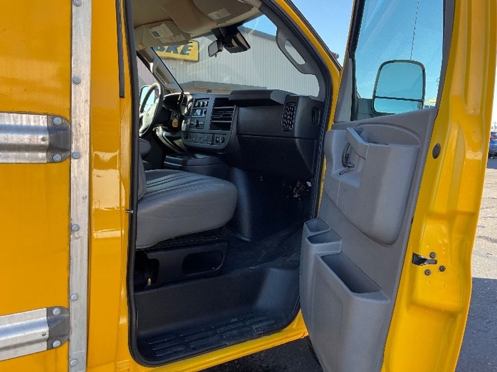 Light Duty Box Truck-Light and Medium Duty Trucks-GMC-2021-Savana G33503-El Paso-TX-109,543\n\t\tmiles-$ 26,750 - Image 17