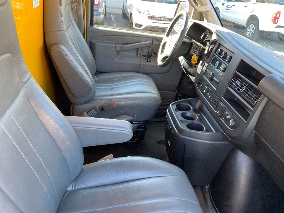 Light Duty Box Truck-Light and Medium Duty Trucks-GMC-2021-Savana G33503-El Paso-TX-109,543\n\t\tmiles-$ 26,750 - Image 19