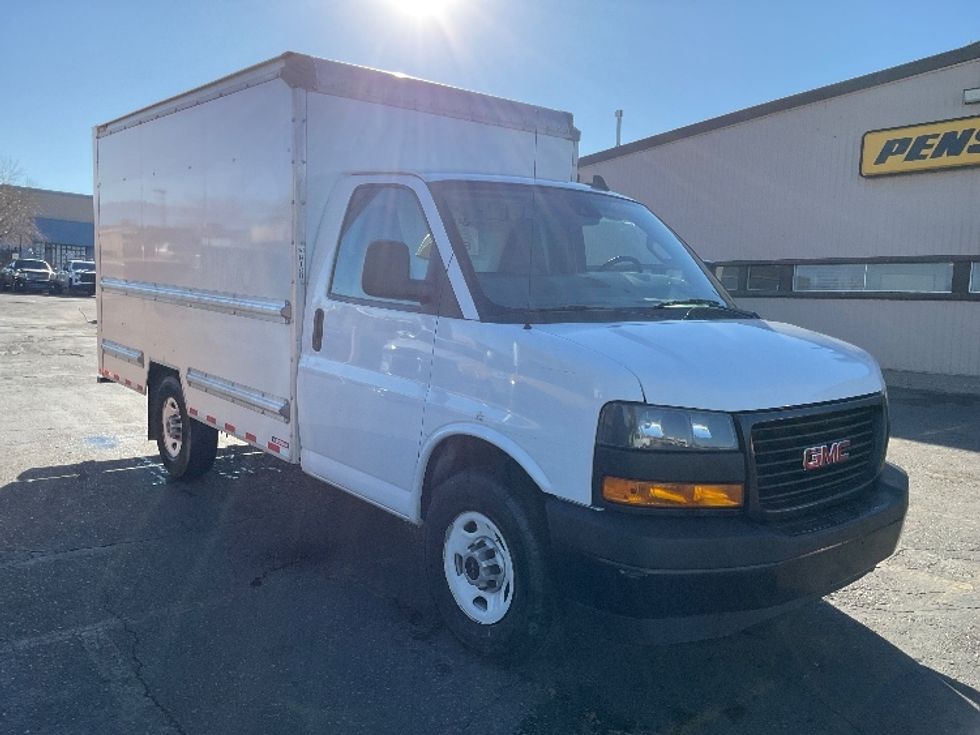 Light Duty Box Truck-Light and Medium Duty Trucks-GMC-2021-Savana G33503-El Paso-TX-111,326\n\t\tmiles-$ 29,000 - Image 1