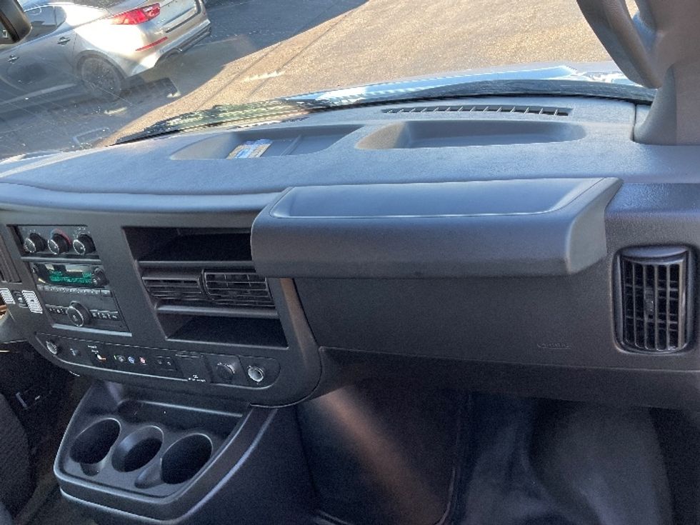 Light Duty Box Truck-Light and Medium Duty Trucks-GMC-2021-Savana G33503-El Paso-TX-111,326\n\t\tmiles-$ 29,000 - Image 17