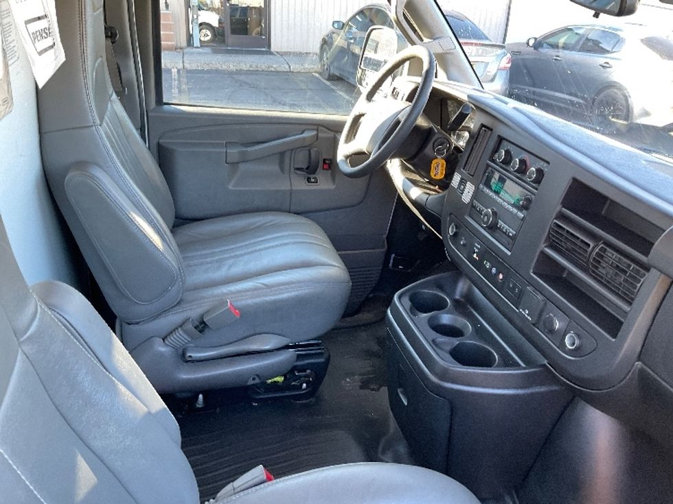 Light Duty Box Truck-Light and Medium Duty Trucks-GMC-2021-Savana G33503-El Paso-TX-111,326\n\t\tmiles-$ 29,000 - Image 18