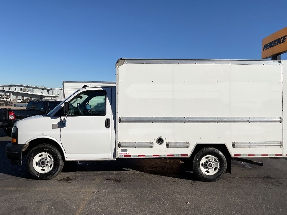 Light Duty Box Truck-Light and Medium Duty Trucks-GMC-2021-Savana G33503-El Paso-TX-111,326\n\t\tmiles-$ 29,000 - Image 4