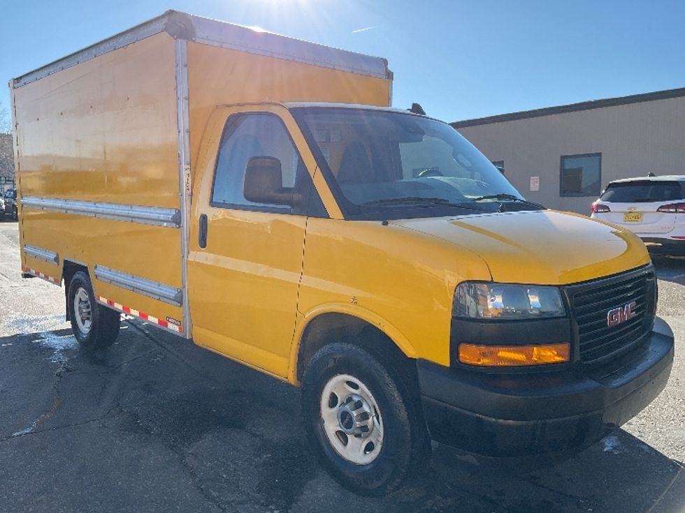 Light Duty Box Truck-Light and Medium Duty Trucks-GMC-2021-Savana G33503-El Paso-TX-114,089\n\t\tmiles-$ 26,250 - Image 1