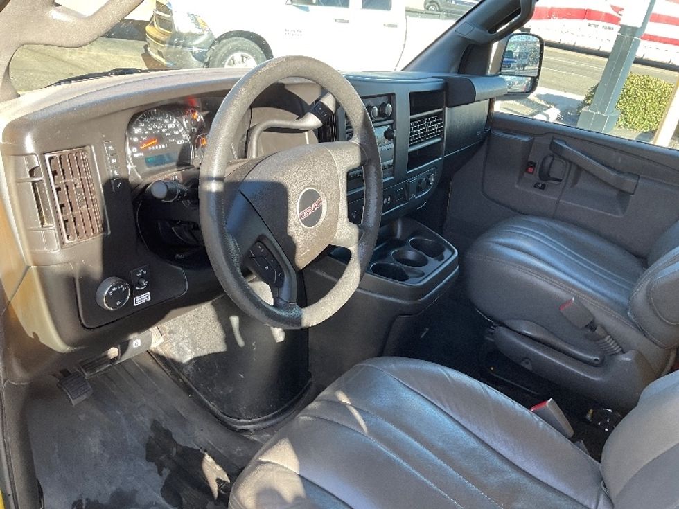 Light Duty Box Truck-Light and Medium Duty Trucks-GMC-2021-Savana G33503-El Paso-TX-114,089\n\t\tmiles-$ 26,250 - Image 14