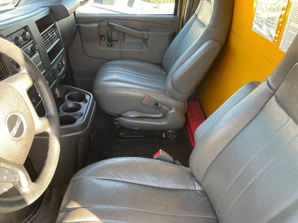 Light Duty Box Truck-Light and Medium Duty Trucks-GMC-2021-Savana G33503-El Paso-TX-114,089\n\t\tmiles-$ 26,250 - Image 16